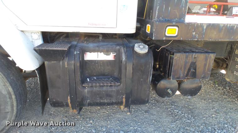 image for item DC2660 1989 International 2375 flatbed truck