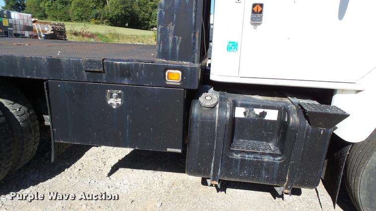image for item DC2660 1989 International 2375 flatbed truck