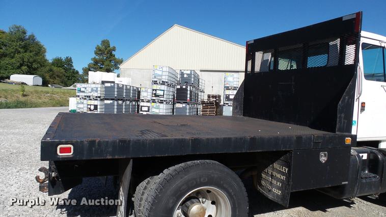 image for item DC2660 1989 International 2375 flatbed truck