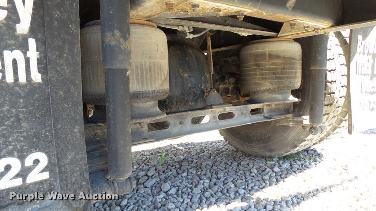 image for item DC2660 1989 International 2375 flatbed truck