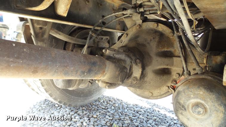 image for item DC2660 1989 International 2375 flatbed truck