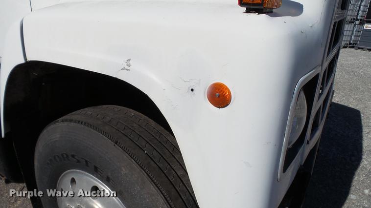 image for item DC2660 1989 International 2375 flatbed truck