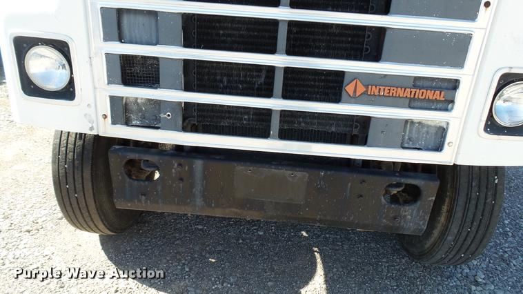 image for item DC2660 1989 International 2375 flatbed truck