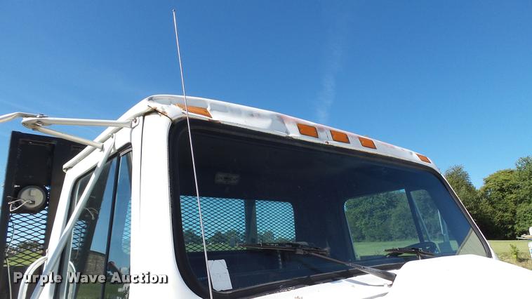 image for item DC2660 1989 International 2375 flatbed truck