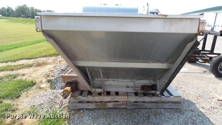 image for item DC2668 New Leader L4330G4 MultApplier stainless steel spreader box