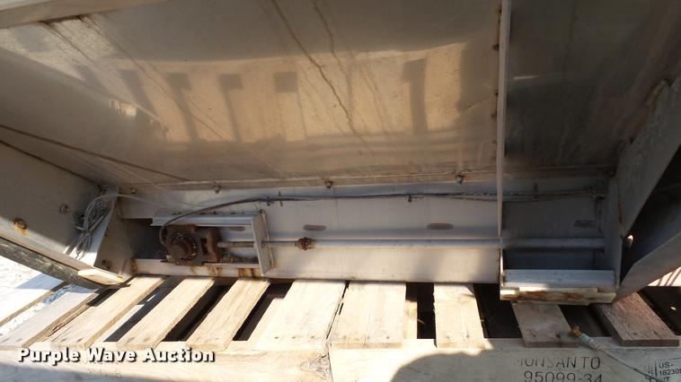 image for item DC2668 New Leader L4330G4 MultApplier stainless steel spreader box