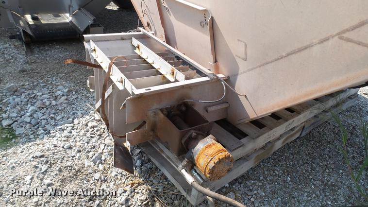 image for item DC2668 New Leader L4330G4 MultApplier stainless steel spreader box