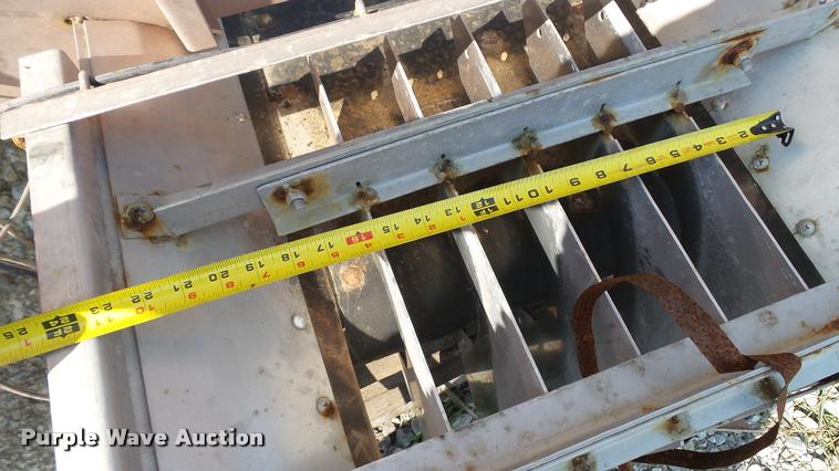 image for item DC2668 New Leader L4330G4 MultApplier stainless steel spreader box