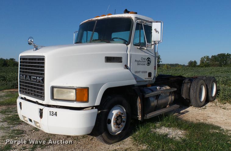 image for item DC2669 1996 Mack CH613 truck cab and chassis