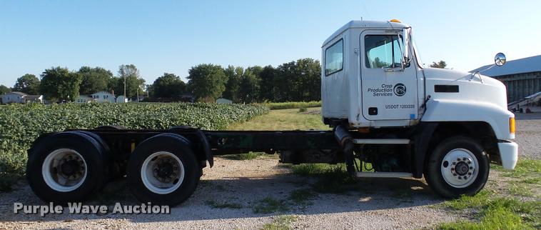 image for item DC2669 1996 Mack CH613 truck cab and chassis