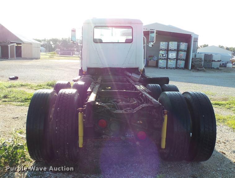 image for item DC2669 1996 Mack CH613 truck cab and chassis