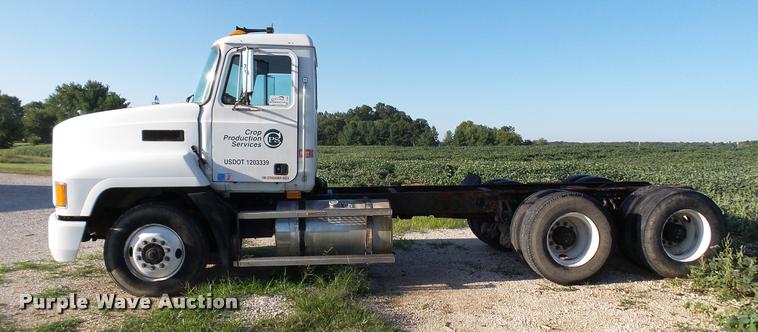 image for item DC2669 1996 Mack CH613 truck cab and chassis