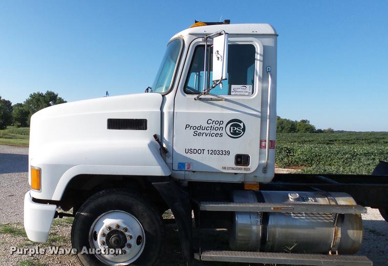 image for item DC2669 1996 Mack CH613 truck cab and chassis