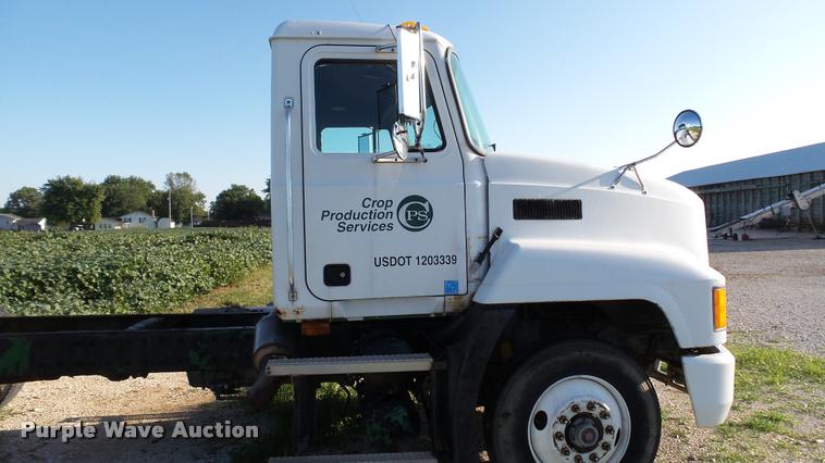 image for item DC2669 1996 Mack CH613 truck cab and chassis