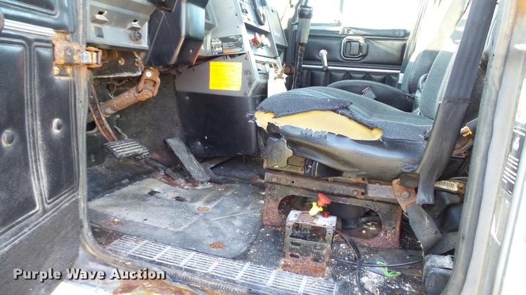 image for item DC2669 1996 Mack CH613 truck cab and chassis