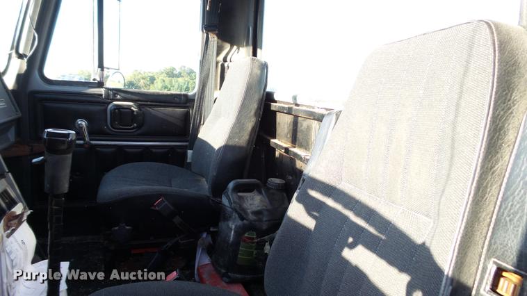 image for item DC2669 1996 Mack CH613 truck cab and chassis