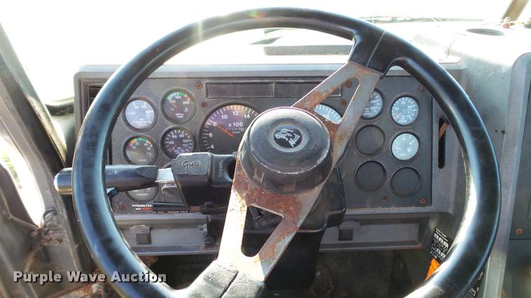 image for item DC2669 1996 Mack CH613 truck cab and chassis