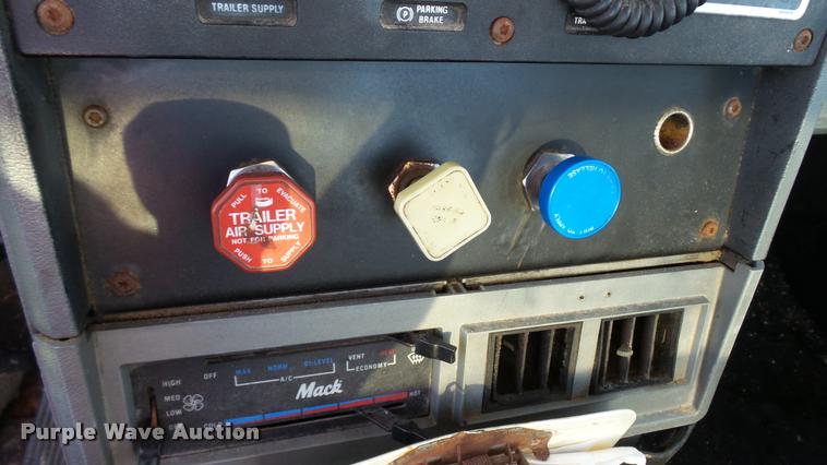 image for item DC2669 1996 Mack CH613 truck cab and chassis