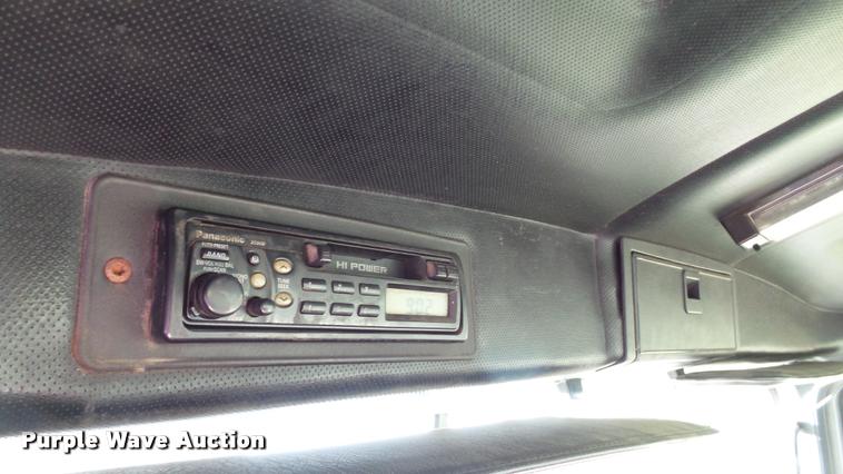 image for item DC2669 1996 Mack CH613 truck cab and chassis