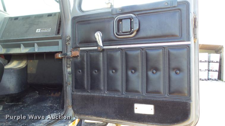 image for item DC2669 1996 Mack CH613 truck cab and chassis