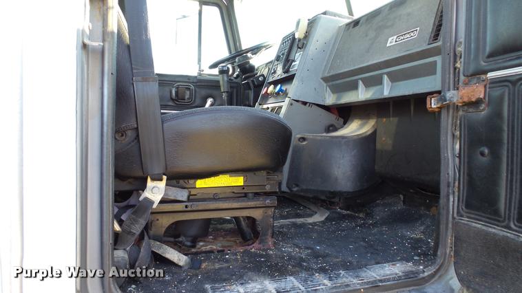 image for item DC2669 1996 Mack CH613 truck cab and chassis