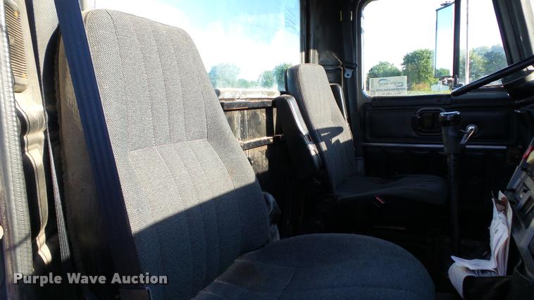 image for item DC2669 1996 Mack CH613 truck cab and chassis