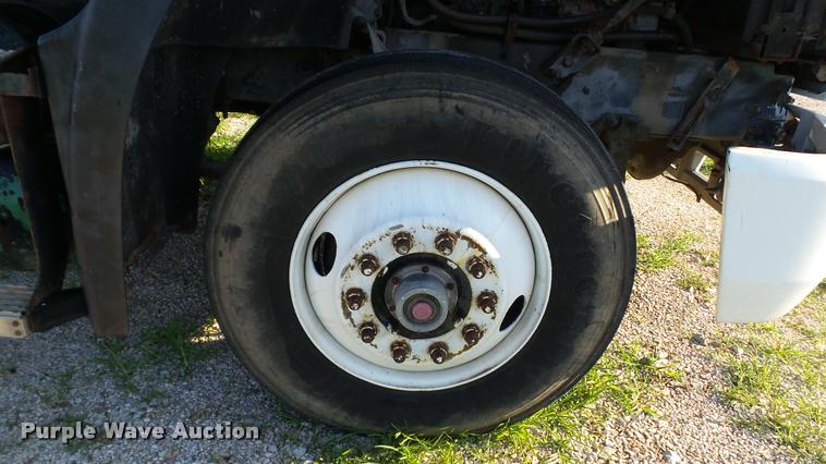 image for item DC2669 1996 Mack CH613 truck cab and chassis