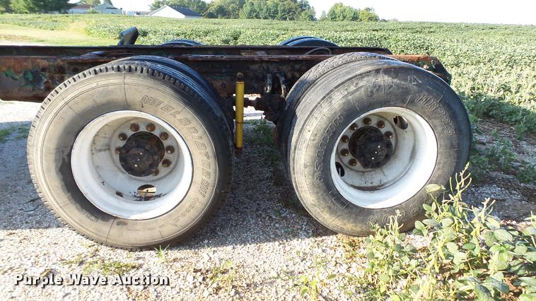 image for item DC2669 1996 Mack CH613 truck cab and chassis