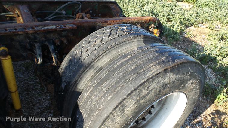 image for item DC2669 1996 Mack CH613 truck cab and chassis