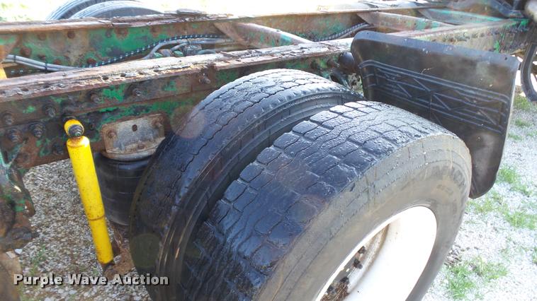 image for item DC2669 1996 Mack CH613 truck cab and chassis