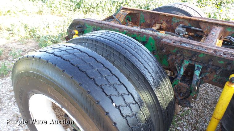 image for item DC2669 1996 Mack CH613 truck cab and chassis