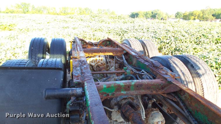 image for item DC2669 1996 Mack CH613 truck cab and chassis