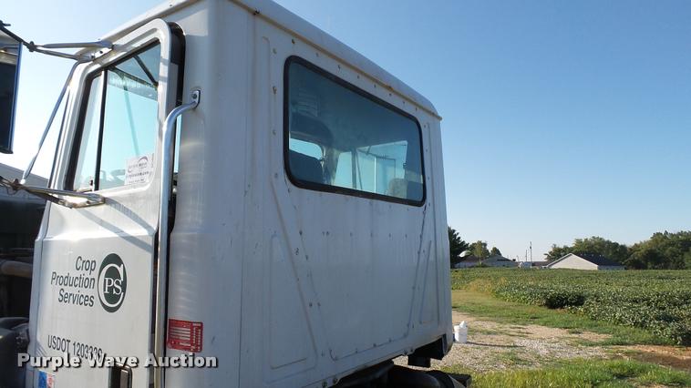 image for item DC2669 1996 Mack CH613 truck cab and chassis