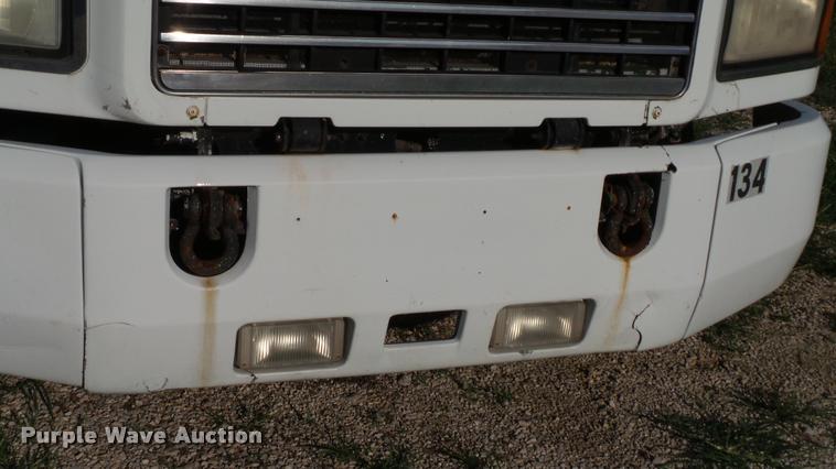 image for item DC2669 1996 Mack CH613 truck cab and chassis