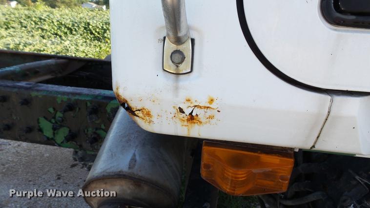 image for item DC2669 1996 Mack CH613 truck cab and chassis