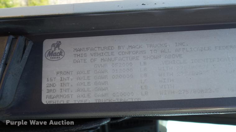 image for item DC2669 1996 Mack CH613 truck cab and chassis