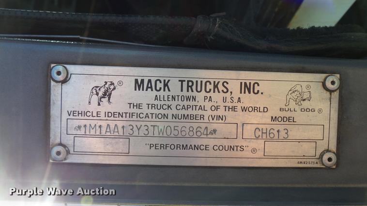 image for item DC2669 1996 Mack CH613 truck cab and chassis