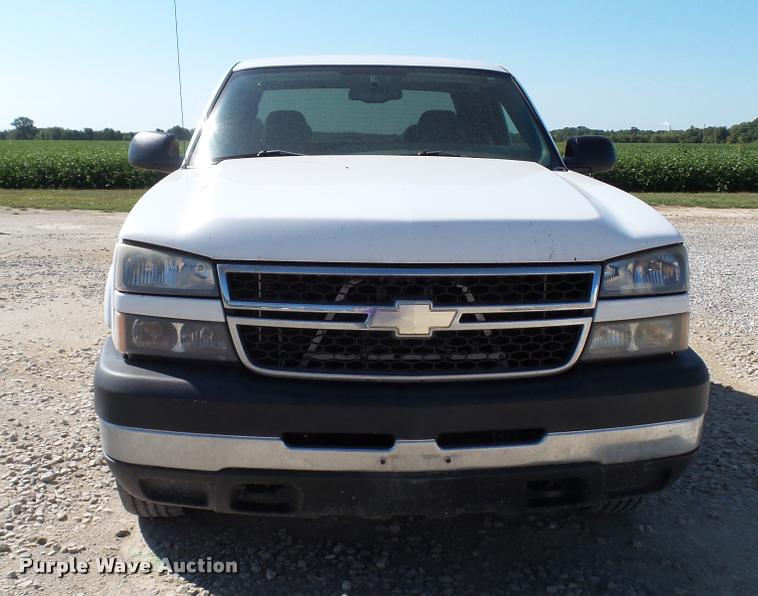 image for item DC2670 2006 Chevrolet Silverado 2500HD Ext. Cab pickup truck