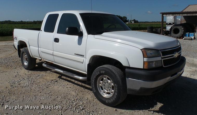 image for item DC2670 2006 Chevrolet Silverado 2500HD Ext. Cab pickup truck