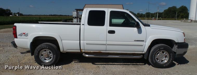 image for item DC2670 2006 Chevrolet Silverado 2500HD Ext. Cab pickup truck