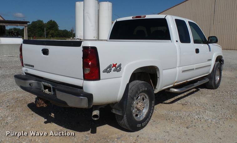 image for item DC2670 2006 Chevrolet Silverado 2500HD Ext. Cab pickup truck
