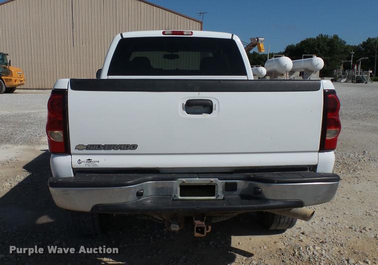 image for item DC2670 2006 Chevrolet Silverado 2500HD Ext. Cab pickup truck