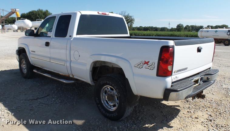 image for item DC2670 2006 Chevrolet Silverado 2500HD Ext. Cab pickup truck