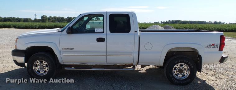 image for item DC2670 2006 Chevrolet Silverado 2500HD Ext. Cab pickup truck