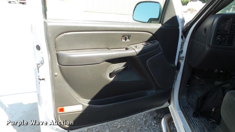 image for item DC2670 2006 Chevrolet Silverado 2500HD Ext. Cab pickup truck