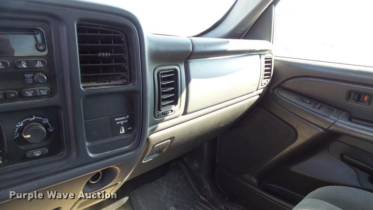 image for item DC2670 2006 Chevrolet Silverado 2500HD Ext. Cab pickup truck