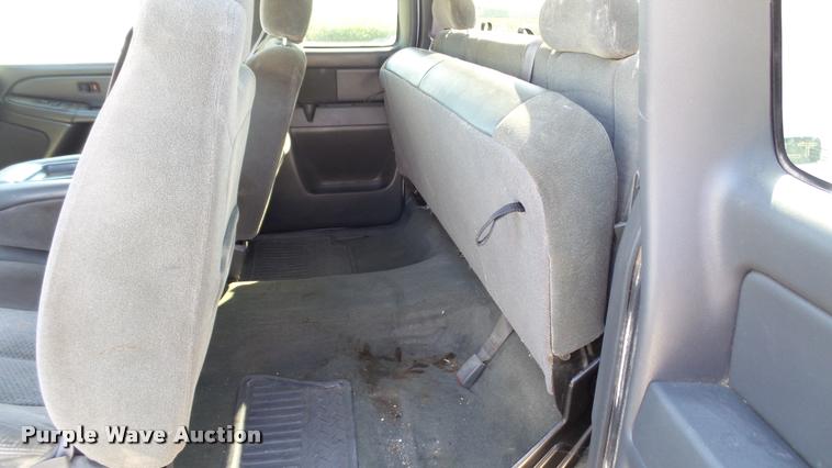 image for item DC2670 2006 Chevrolet Silverado 2500HD Ext. Cab pickup truck
