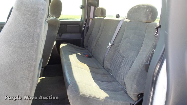 image for item DC2670 2006 Chevrolet Silverado 2500HD Ext. Cab pickup truck