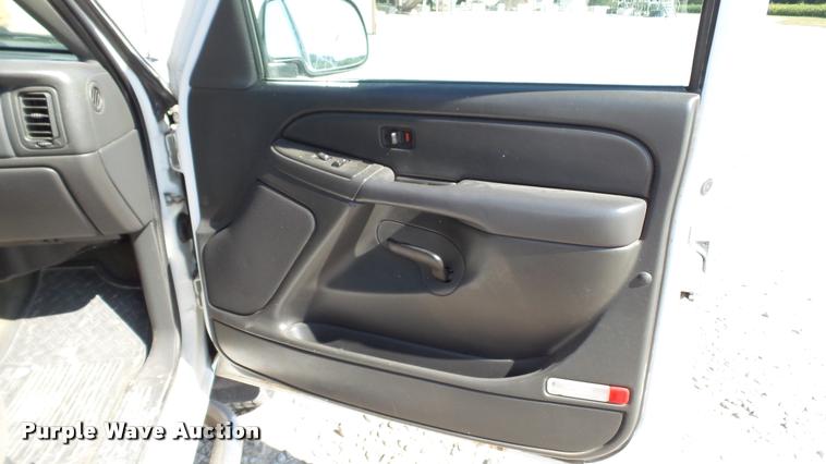 image for item DC2670 2006 Chevrolet Silverado 2500HD Ext. Cab pickup truck