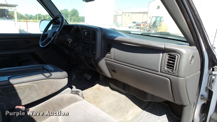 image for item DC2670 2006 Chevrolet Silverado 2500HD Ext. Cab pickup truck